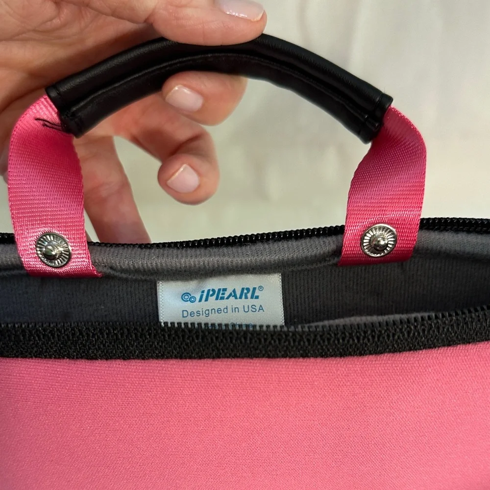NEW Pearl Vibrant Pink Tablet/Laptop Sleeve